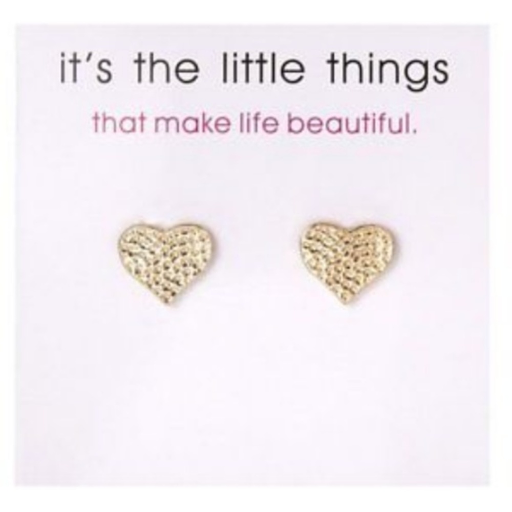 NEW ❤️ 18K Gold Plated Heart Stud Earrings